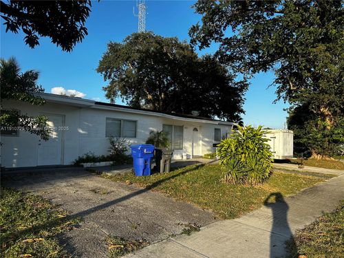 6901 Thomas St, Hollywood, FL, 33024-3734 | Card Image