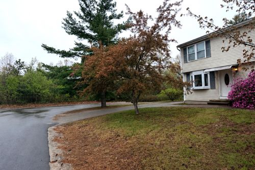 a-3 Kerri Ln, Hooksett, NH, 03106-1732 | Card Image