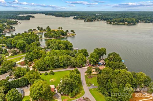 9598 Riviera Dr, Sherrills Ford, NC, 28673-7225 | Card Image