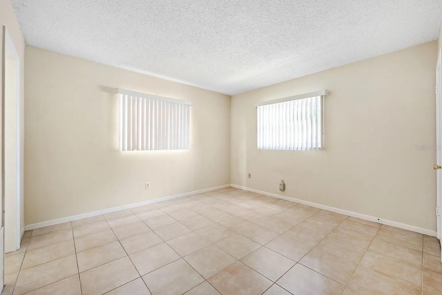 Residential Lease in LARGO 5