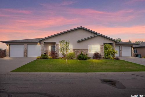 1-1590 4th Ave Nw, Moose Jaw, SK, S6J0A5 | Card Image