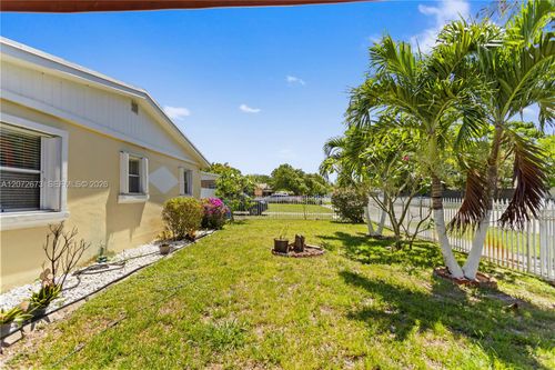 4751 Sw 31st Dr, West Park, FL, 33023-5568 | Card Image