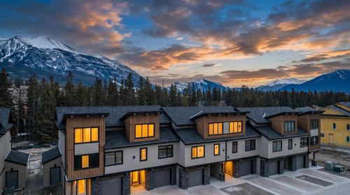 20 Policeman'S Creek Mews, Canmore, AB, T1W0P4 | Card Image
