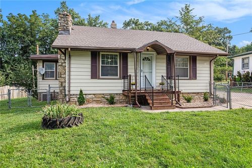4512 Ne 46th Ter, Kansas City, MO, 64117-1322 | Card Image