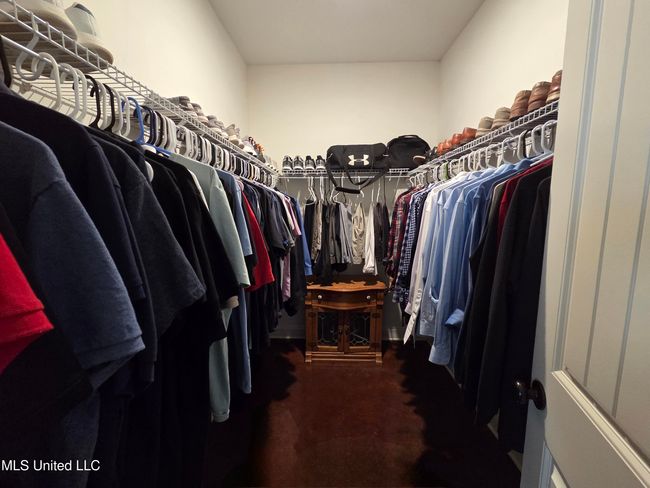 Primary closet | Image 10