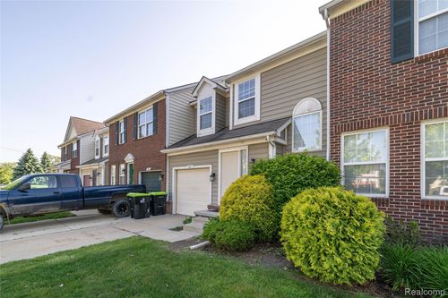 223 Tucker St, Pontiac, MI, 48341-1076 | Card Image