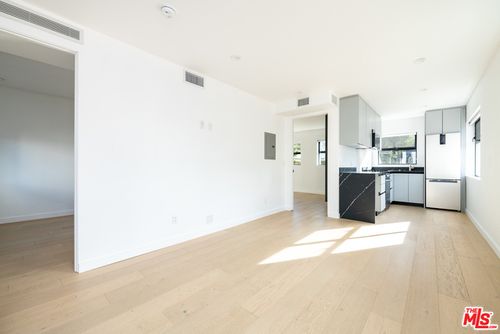 12-1325 Cabrillo Ave, Venice, CA, 90291-3704 | Card Image