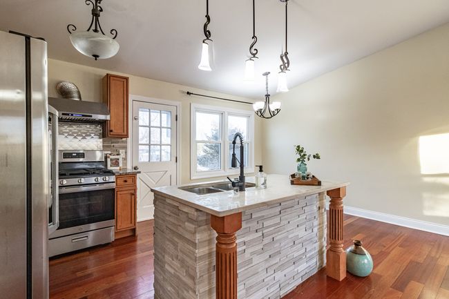 427 Brittany Ln, House other with 3 bedrooms, 2 bathrooms and 2 parking in Lindenhurst IL | Image 7