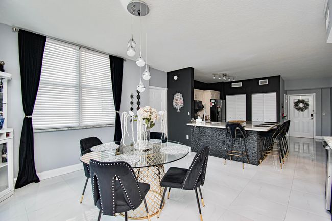 APT-623 - 804 E Windward Way, Condo with 2 bedrooms, 2 bathrooms and null parking in Lantana FL | Image 4