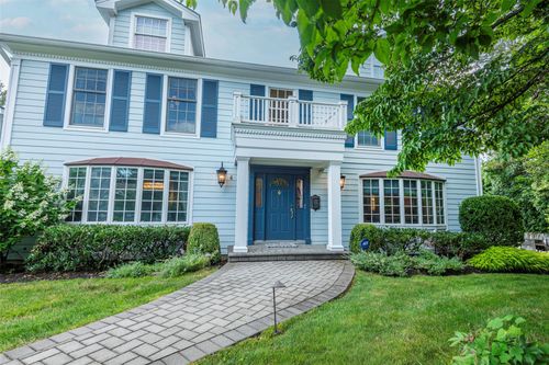 4 Grenfell Dr, Great Neck, NY, 11020-1414 | Card Image
