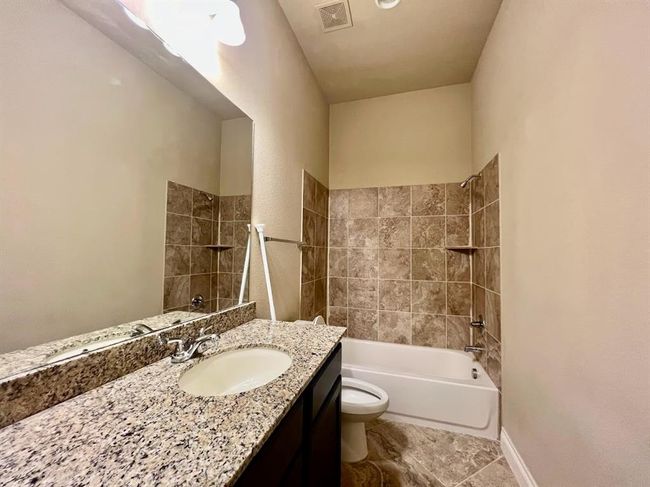 Bathroom 2 | Image 11