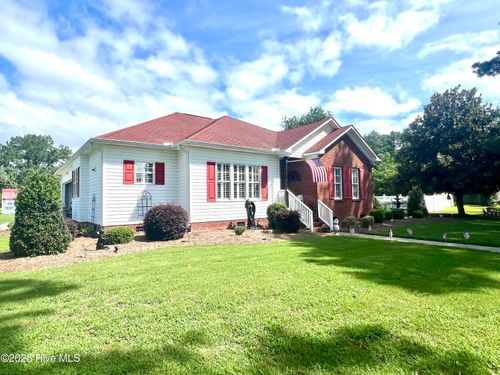 300 Circle St, Washington, NC, 27889-9031 | Card Image