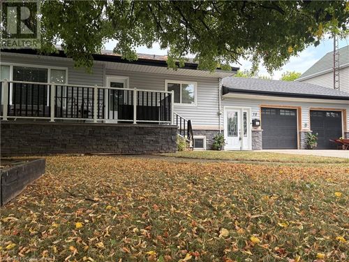 10 Lincoln Ave, Grimsby, ON, L3M1Y4 | Card Image