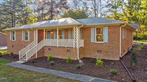 102 Royal Rd, Oxford, NC, 27565-3429 | Card Image