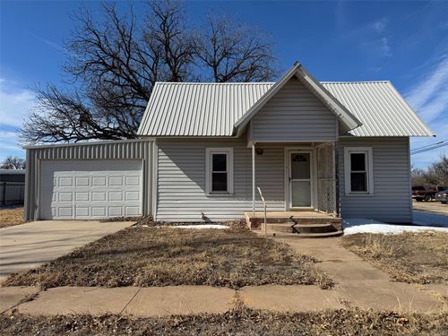 611 N Stratton St, Seymour, TX, 76380-1737 | Card Image