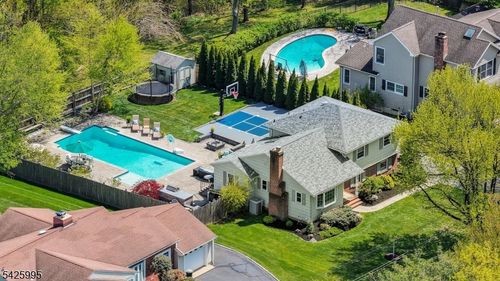 32 Fieldcrest Dr, Scotch Plains, NJ, 07076-4639 | Card Image