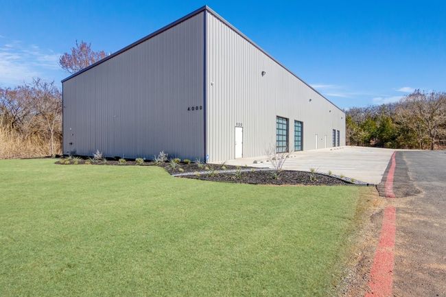 View of outdoor structure | Image 7