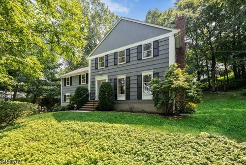 8 Knollwood Dr, Morristown, NJ, 07960-3615 | Card Image