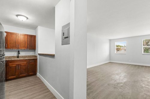 apt-8-1530 Crescent Cir, Lake Park, FL, 33403-2255 | Card Image