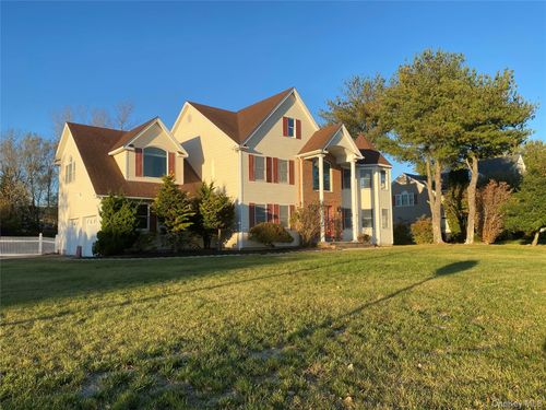 1 Pal Ct, Shoreham, NY, 11786-2352 | Card Image