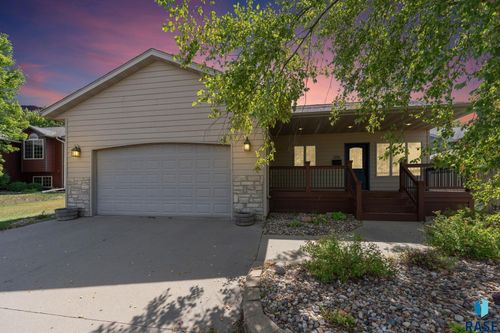 105 E Switch Grass Trl, Brandon, SD, 57005-2548 | Card Image