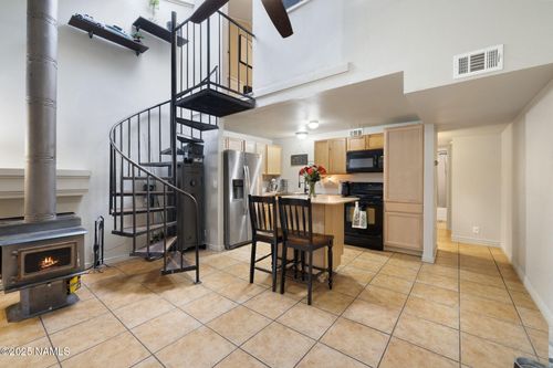 19-6401 N Saint Nicholas Cir, Flagstaff, AZ, 86004-2652 | Card Image