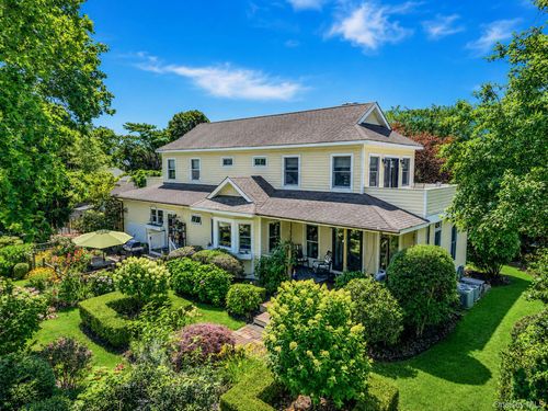 8 Jackson Ave, East Quogue, NY, 11942-4315 | Card Image