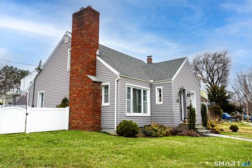 15 Henry Ave, Stratford, CT, 06614-4580 | Card Image