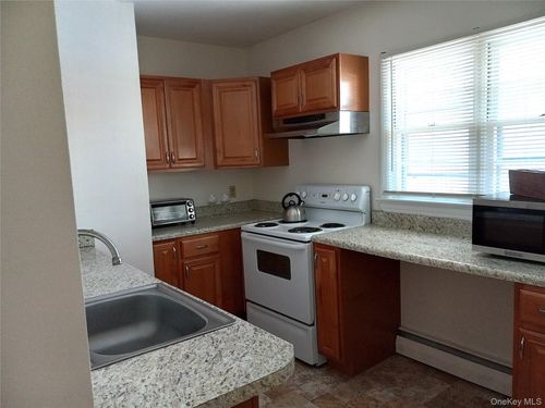 220-220-224 Hobbs Ln, Clinton Corners, NY, 12514-2441 | Card Image