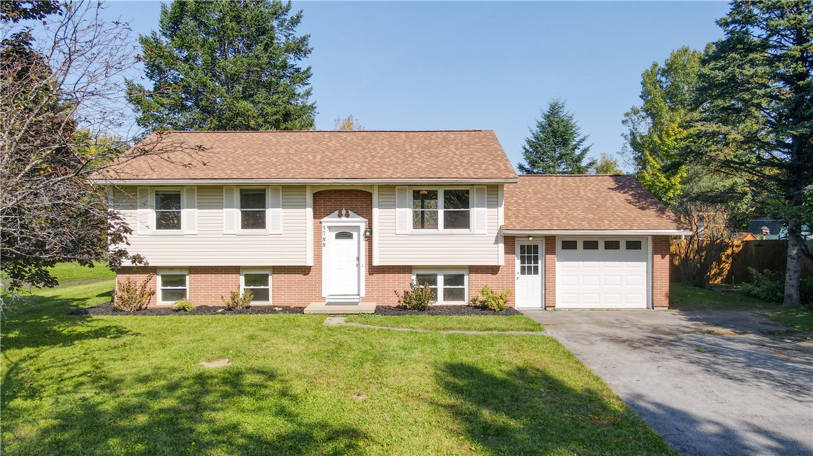 Mountain Ash Dr, Farmington, NY 14425
