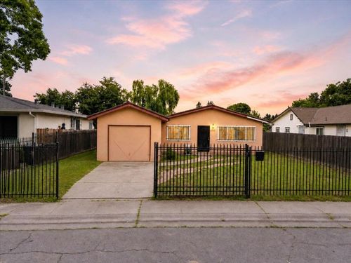 3214 35th Ave, Sacramento, CA, 95824-1054 | Card Image