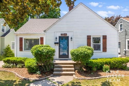 323 Baynton Ave Ne, Grand Rapids, MI, 49503-3750 | Card Image