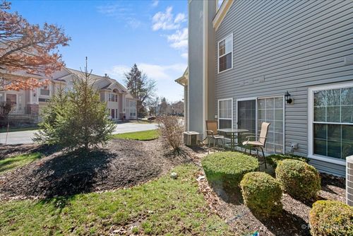 620 Stone Brook Ct, Elk Grove Village, IL, 60007-4096 | Card Image