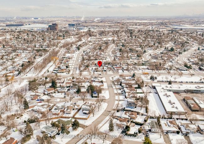 327 Balmoral Dr, House attached with 3 bedrooms, 2 bathrooms and 5 parking in Brampton ON | Image 17
