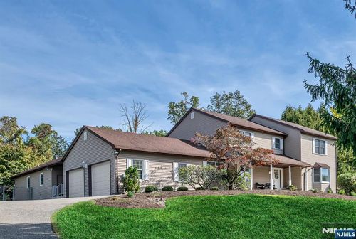 15 Cobbler Ln, Mahwah, NJ, 07430-1576 | Card Image