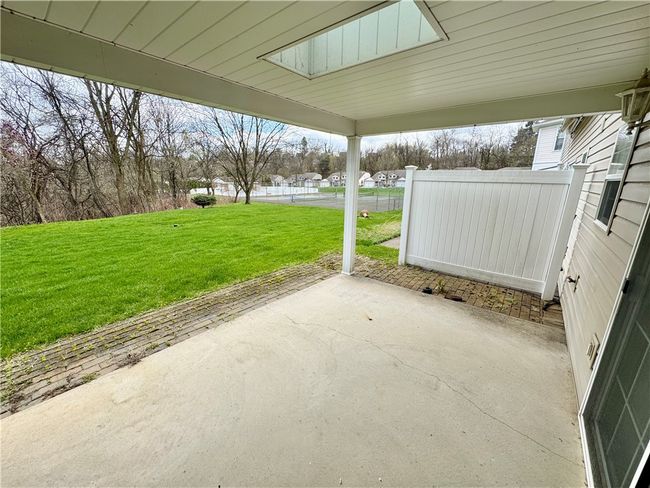 Covered rear patio. | Image 25