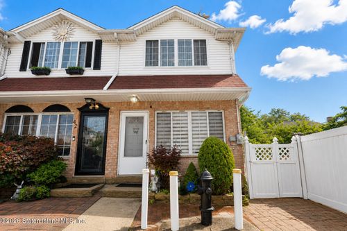 44 Impala Ct, Staten Island, NY, 10305-3781 | Card Image