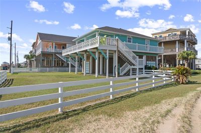 2599 Holiday Drive, House other with 3 bedrooms, 2 bathrooms and null parking in Crystal Beach TX | Image 3