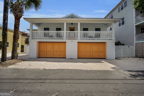 15 Izlar Ave, Tybee Island, GA, 31328-9649 | Card Image