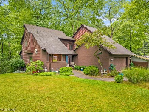 8810 Blossom Circle Nw, Massillon, OH, 44646 | Card Image