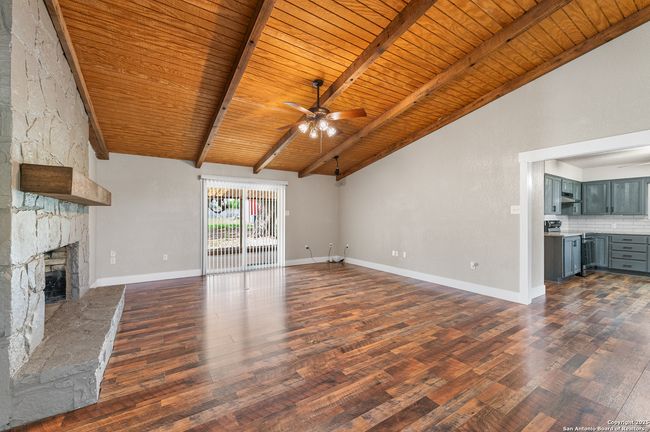 1015 Fm 2200 W, House other with 3 bedrooms, 3 bathrooms and null parking in Devine TX | Image 20