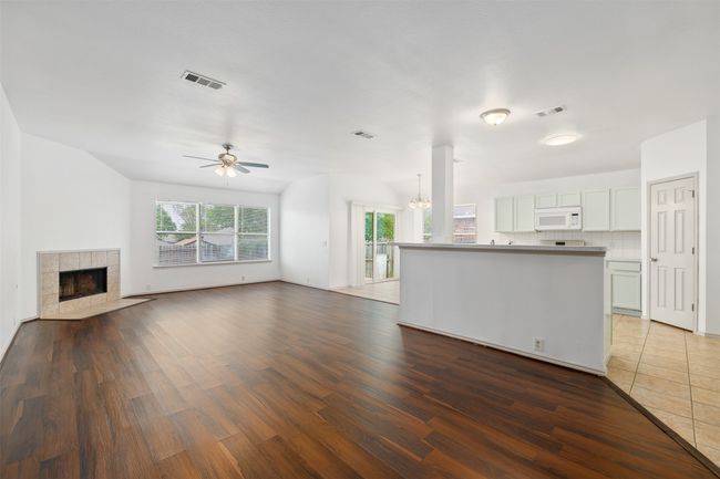 8424 Horse Whisper Ln, House other with 3 bedrooms, 2 bathrooms and null parking in Fort Worth TX | Image 6