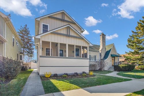 1527 Elgin Ave, Forest Park, IL, 60130-2617 | Card Image