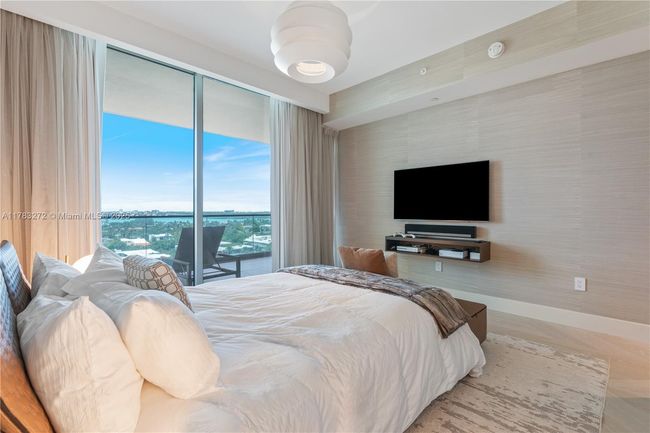 UNIT-1001 - 10203 Collins Ave, Condo with 3 bedrooms, 5 bathrooms and null parking in Bal Harbour FL | Image 23