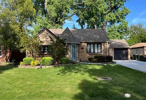 427 Western Ave, Park Ridge, IL, 60068-3877 | Card Image