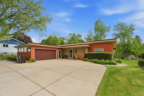 507 W Montclaire Ave, GLENDALE, WI, 53217-4441 | Card Image