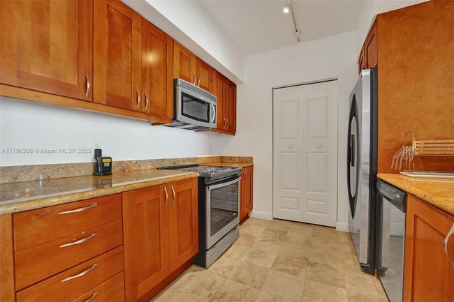 UNIT-2105W - 1745 E Hallandale Beach Blvd, Condo with 2 bedrooms, 2 bathrooms and null parking in Hallandale Beach FL | Image 12