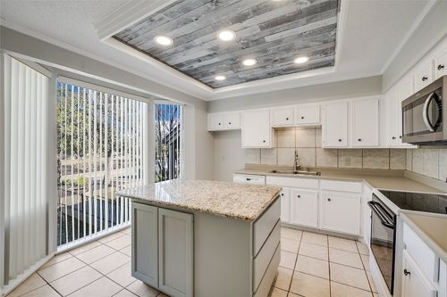 115 World Of Tennis Sq, Lakeway, TX, 78738-1104 | Card Image