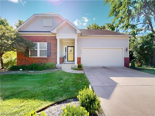 4406 Stoneledge Dr, Richmond Heights, OH, 44143-2571 | Card Image