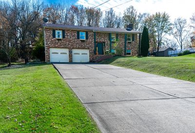 118 Hickory Dr, House other with 3 bedrooms, 2 bathrooms and 2 parking in Chippewa Twp PA | Image 2